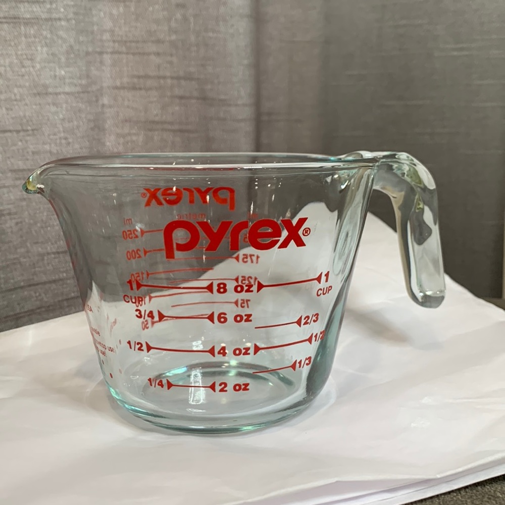 🔹Pyrex Measuring Cup..